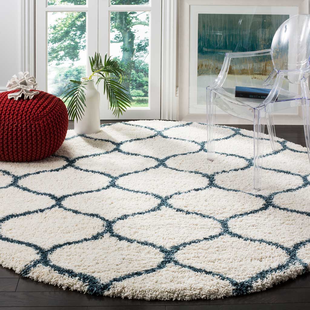 Steel blue ogee lines give the ivory shag rug a crisp, calming contrast
