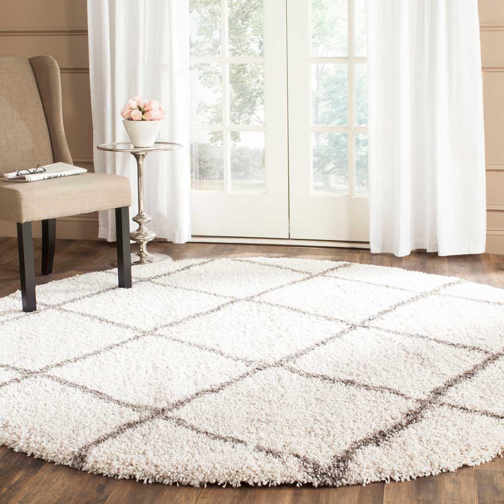 A plush ivory surface and gray crisscross design bring quiet pattern underfoot