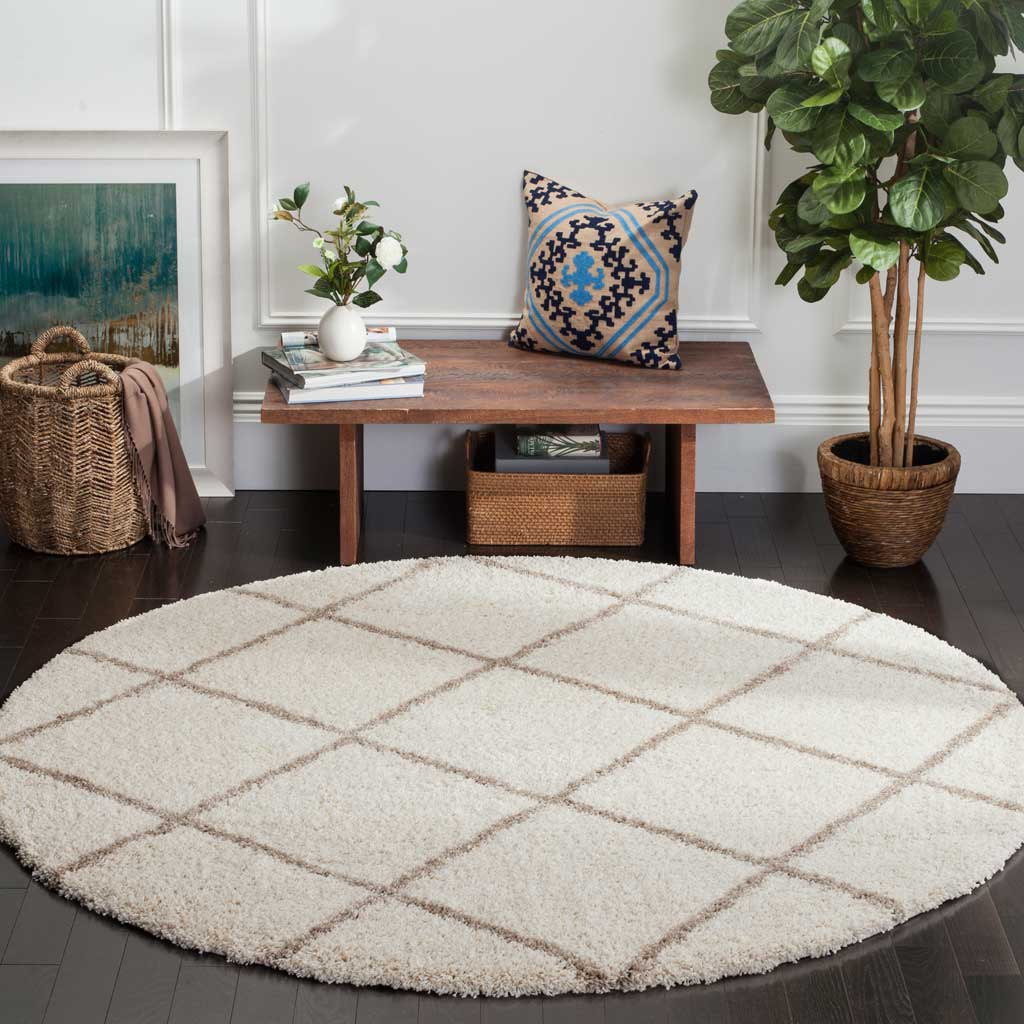 A gentle beige lattice adds understated pattern to this plush ivory rug