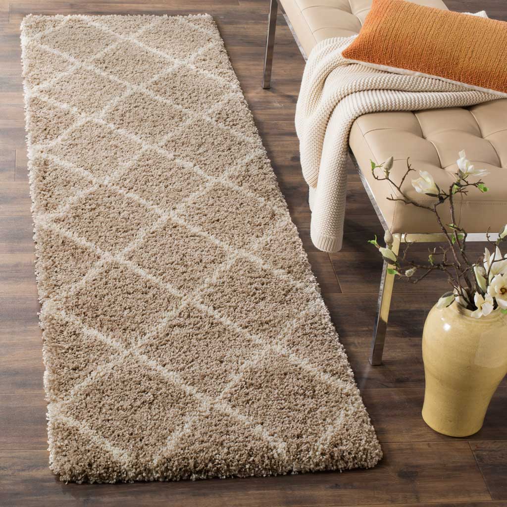 Soft beige fibers and an ivory trellis make this runner a warm accent for narrow spaces.