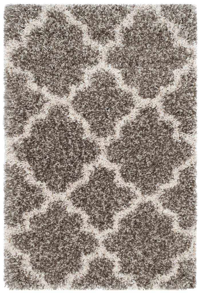 Compact gray shag rug with oversized ivory quatrefoil outlines