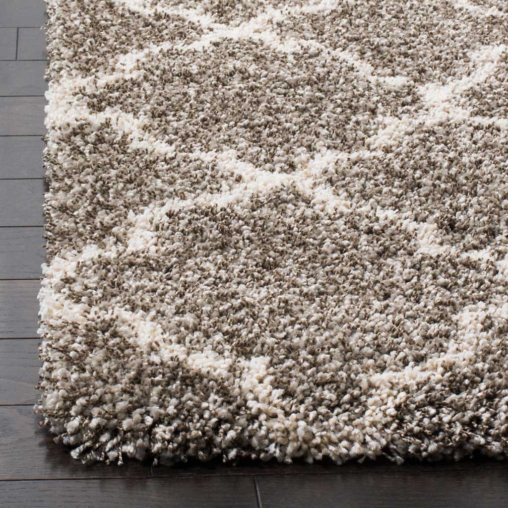 Deep gray and ivory fibers form a soft quatrefoil edge