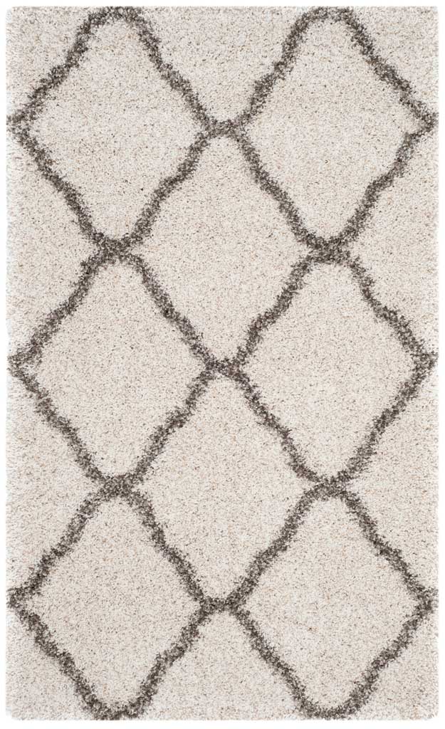Small ivory rug with generous gray diamond outlines