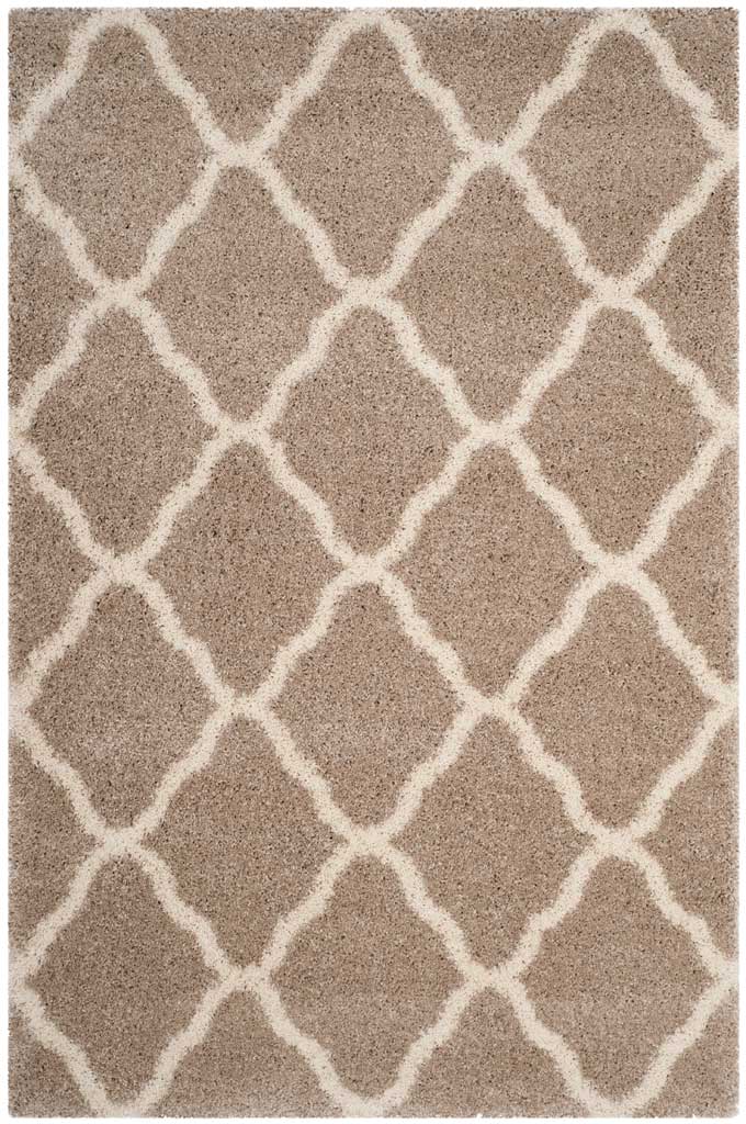 Ivory lattice lines frame rounded diamonds on plush beige pile