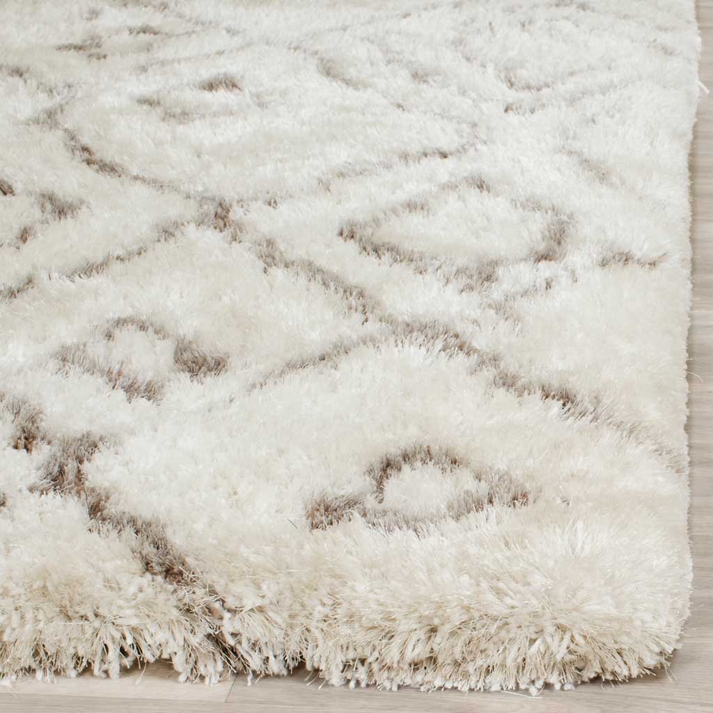 Thick ivory fibers and light gray accents give the rug edge a soft, lofty finish