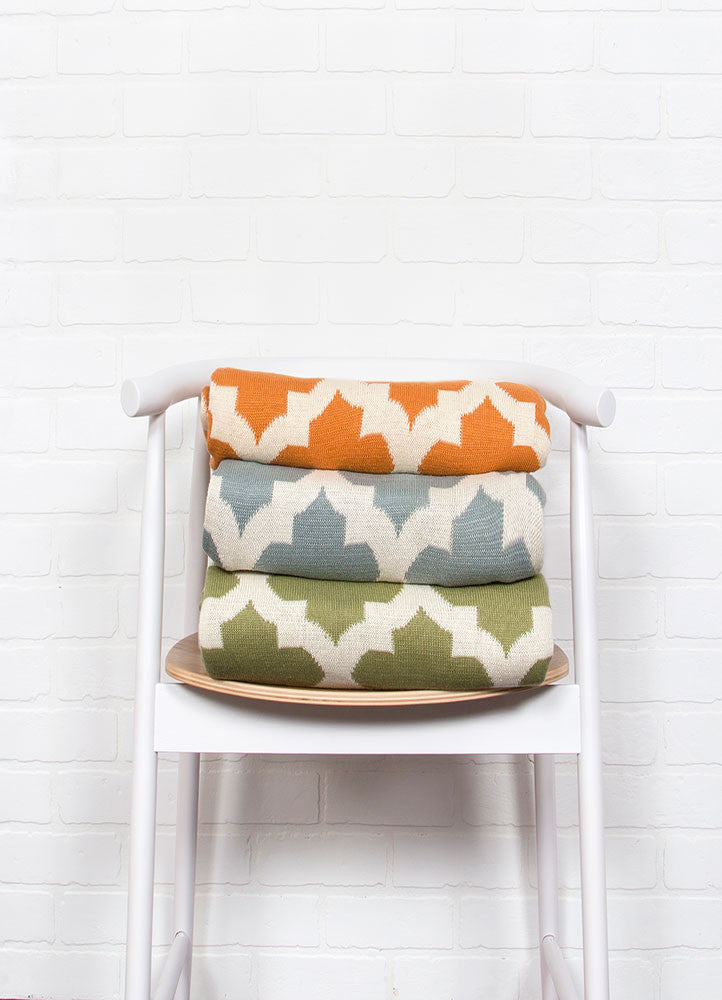 Trinity Cloud Blue/White Swan Throw