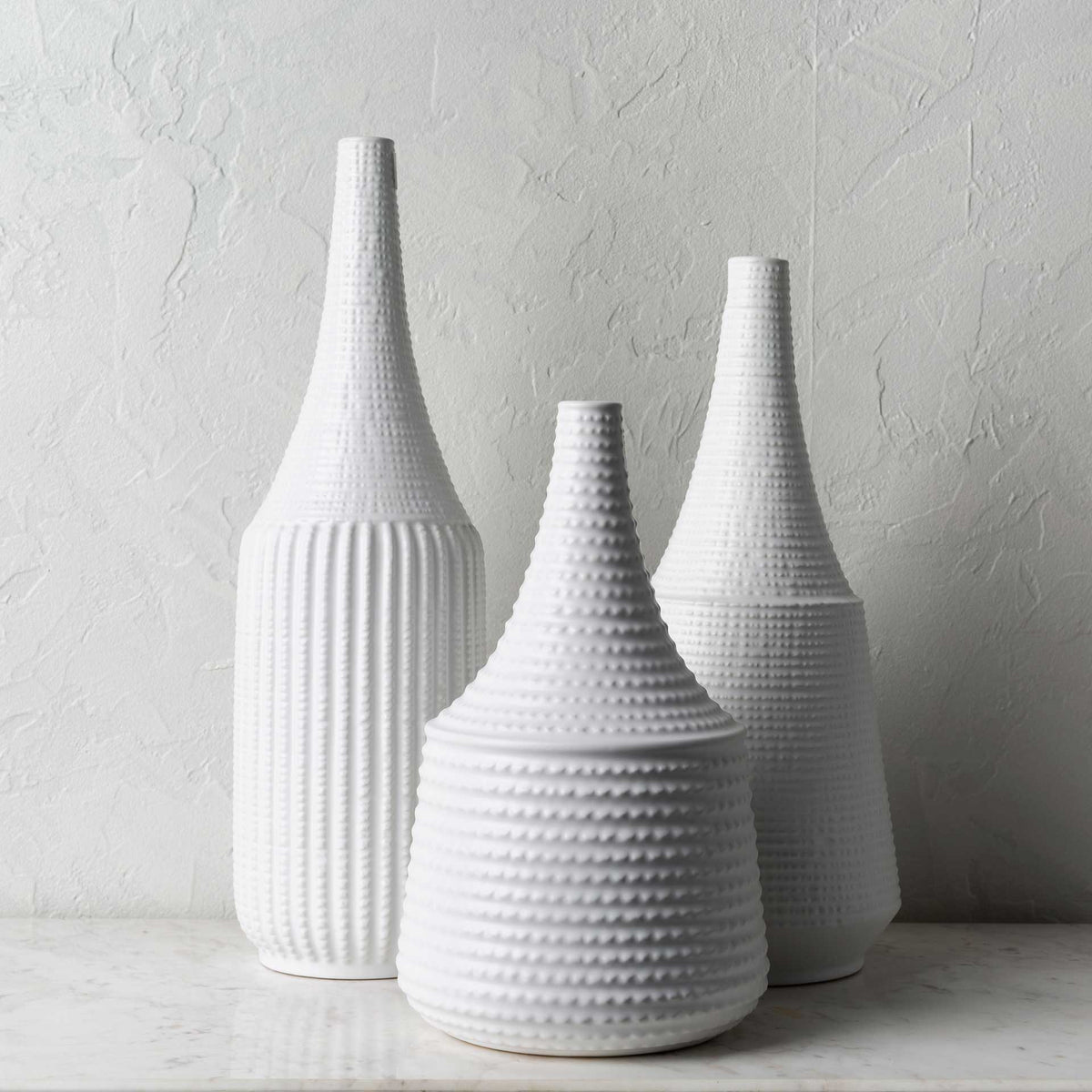 Iker Vase White