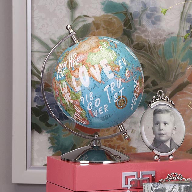 Caroline Graffiti Globe