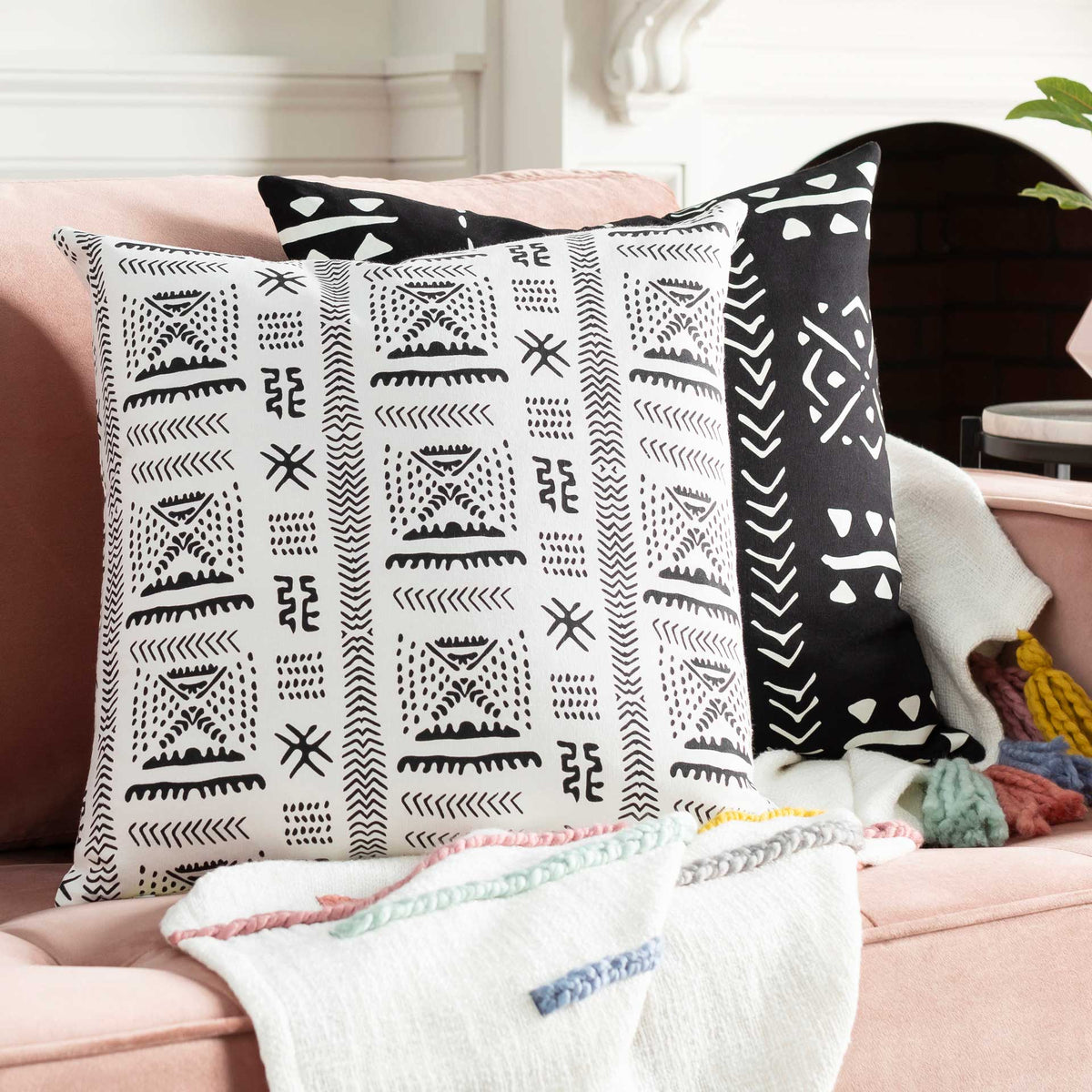 Moya Pillow White/Black