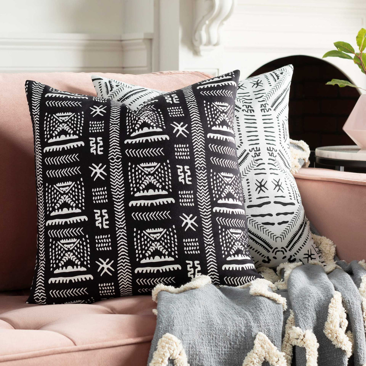 Moya Pillow Black/White
